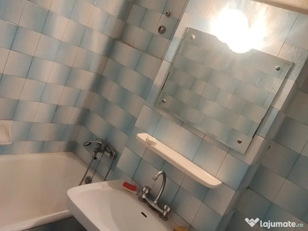 Vand apartament doua camere semidecomandat Drumul Taberei Romancierilor 