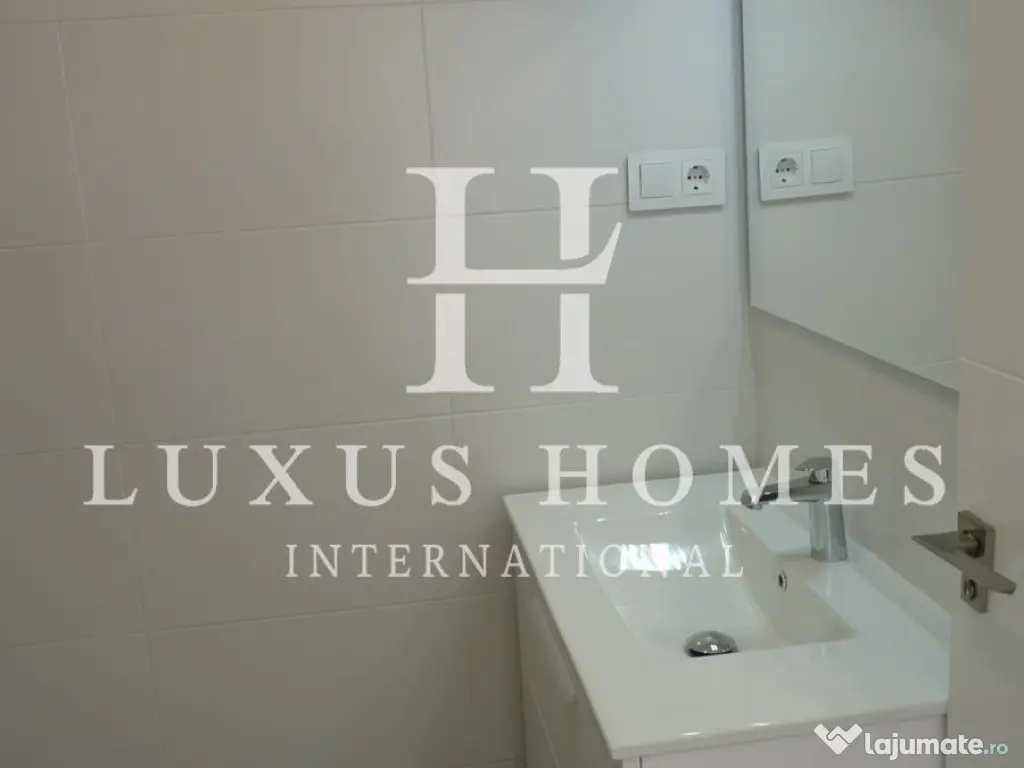 Parter casă duplex cu terasă și piscină comunitară într-o zonă aproape de plaje 