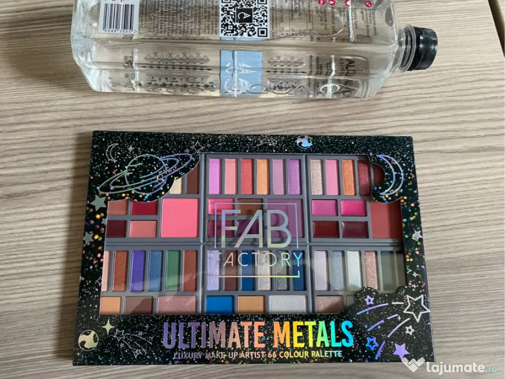 Paletă de machiaj CARDSPLITTER Ultimate Metals, 66 culori 