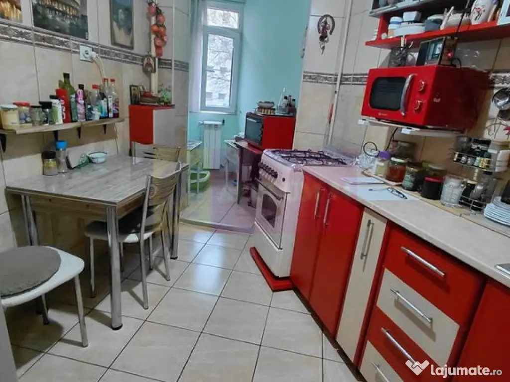 Titan Metrou M1-statia Titan si parc IOR, cu 3 lifturi 