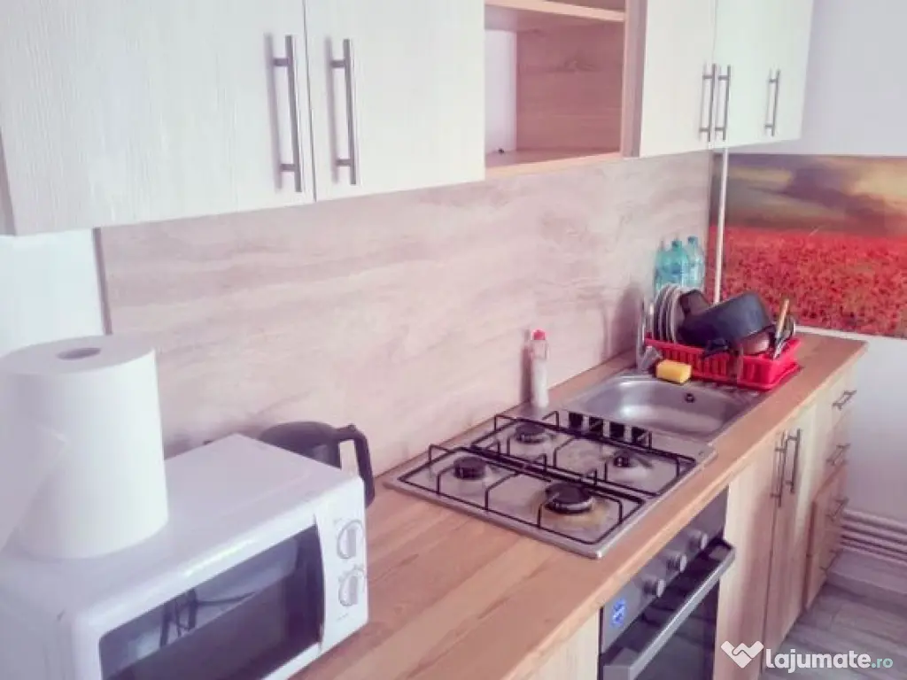 De inchiriat - apartament cu 3 camere în zona Gara - Cen... 