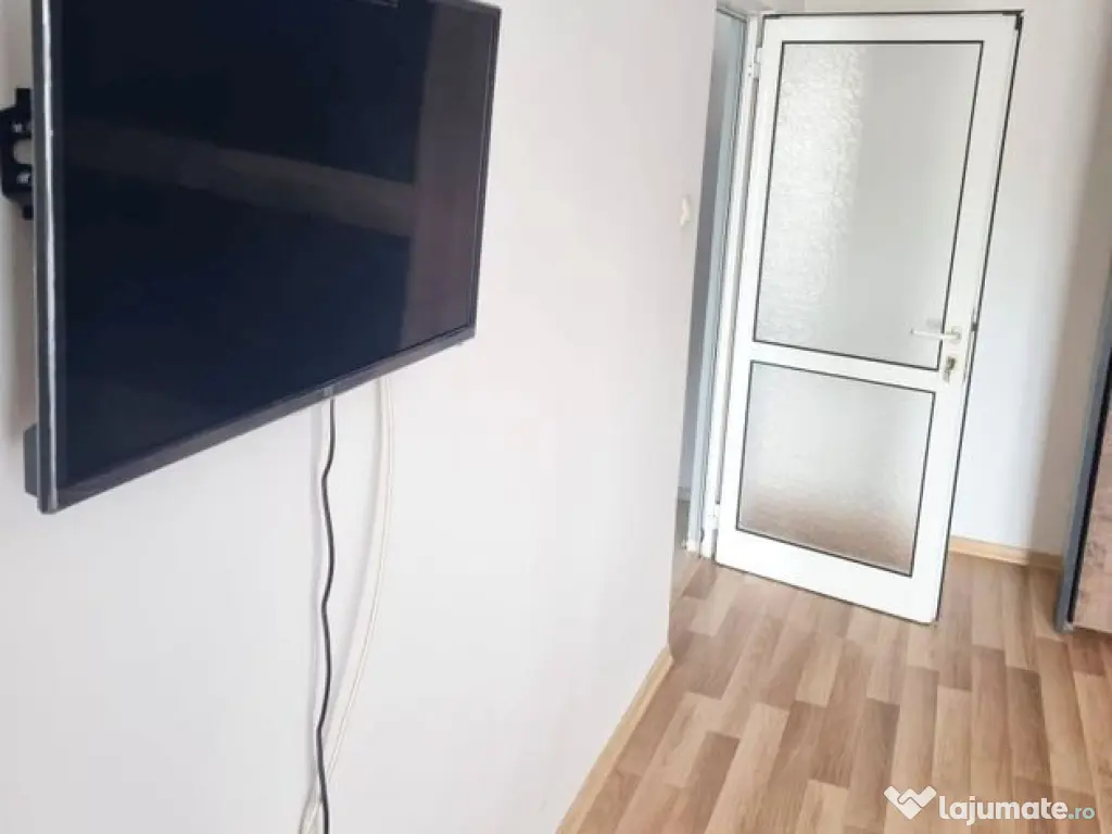 De inchiriat - apartament cu 3 camere în zona Gara - Cen... 