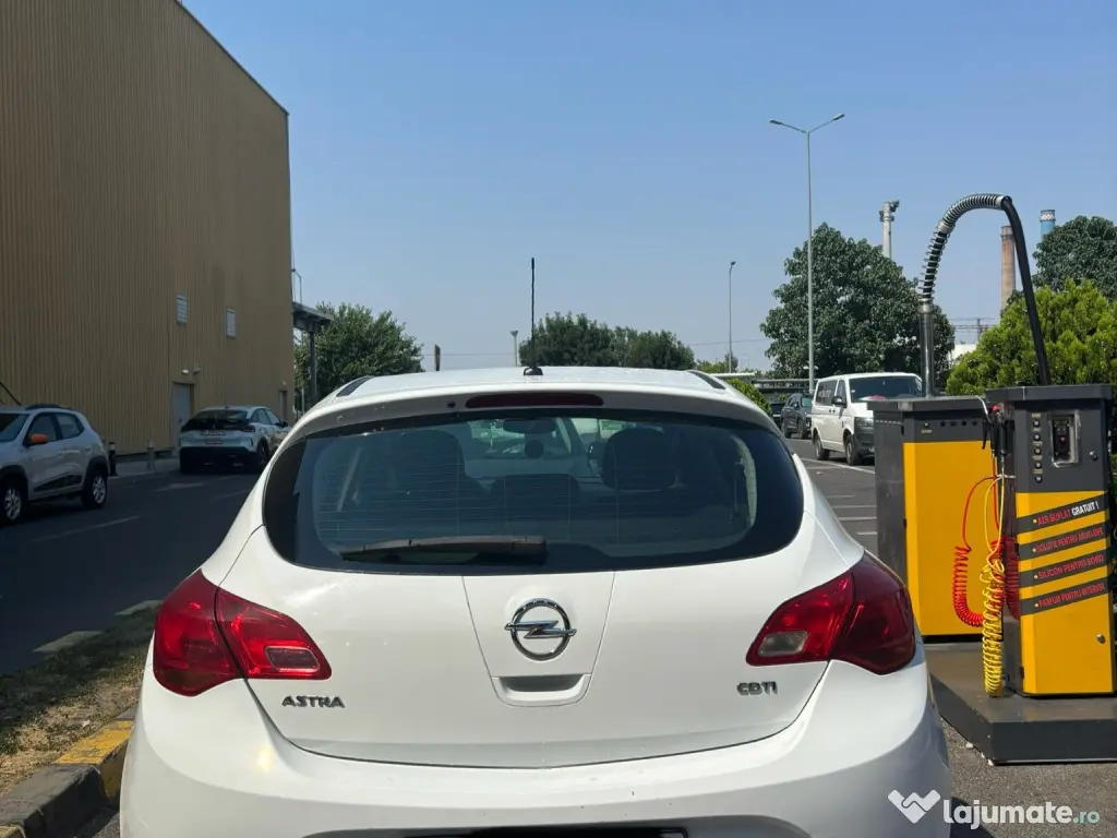 Autoturism Opel astra j 