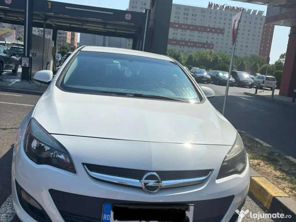 Autoturism Opel astra j 