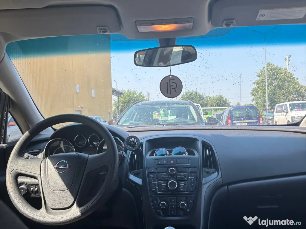 Autoturism Opel astra j 