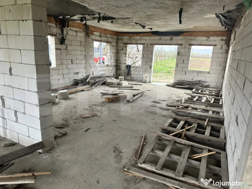 PROIECT CASA si TEREN INTRAVILAN GENEROS 