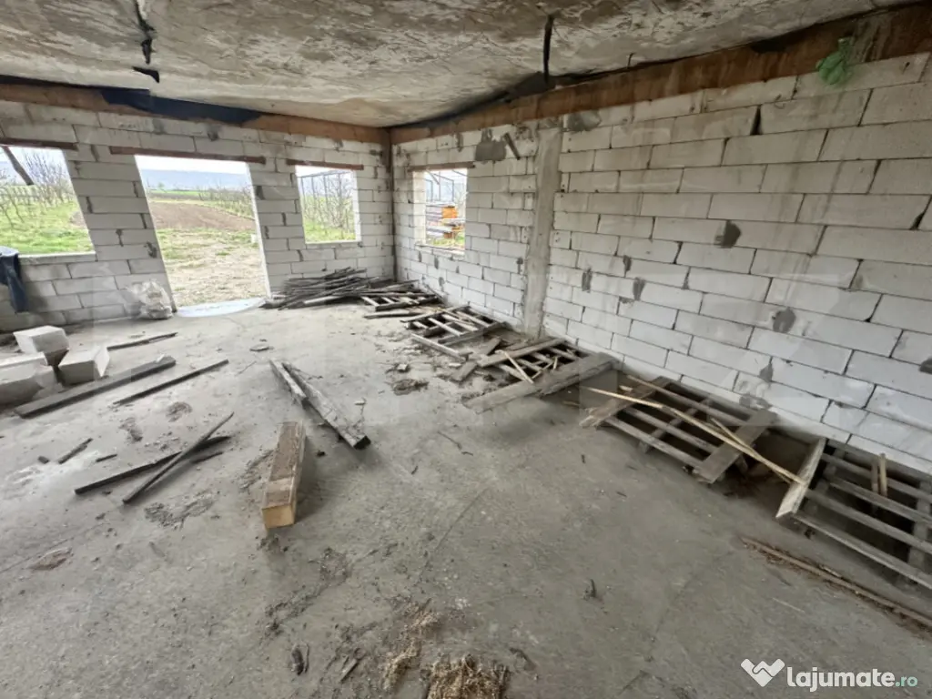 PROIECT CASA si TEREN INTRAVILAN GENEROS 