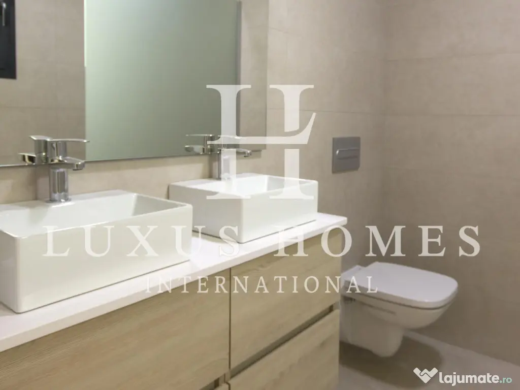 Apartament la parter, cu terasă și piscină comunitară situată aproape de coastă 