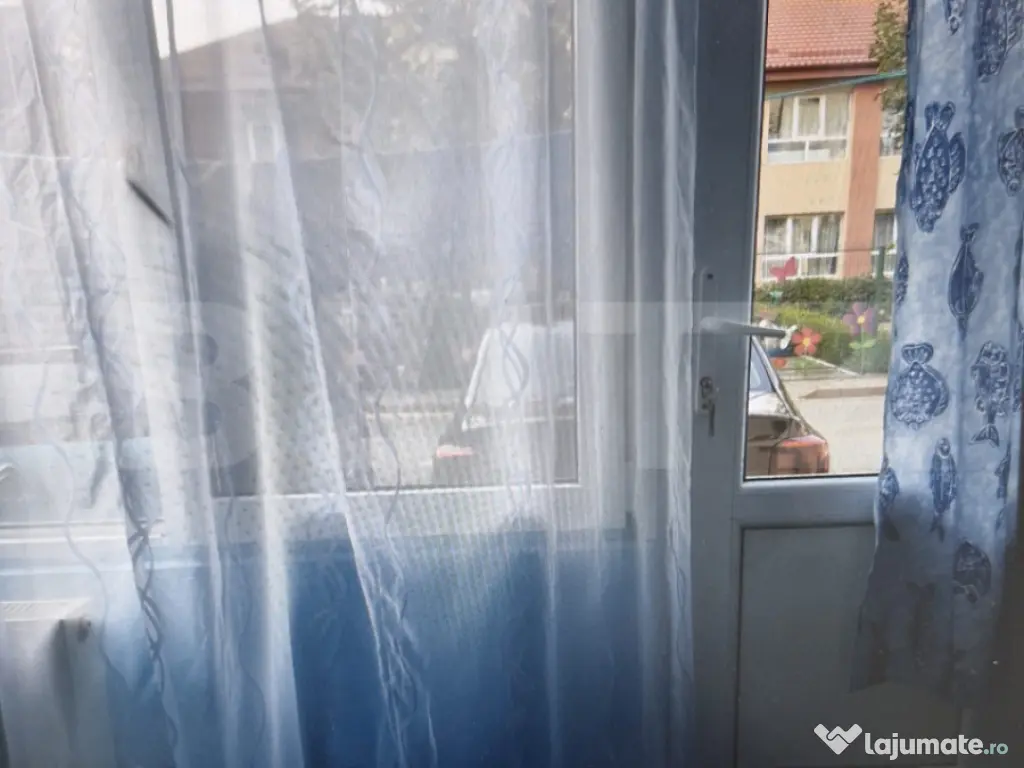 Apartament 3 camere, confort 1 semidecomandat – Titu, zona 