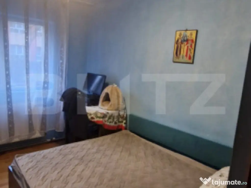 Apartament 3 camere, confort 1 semidecomandat – Titu, zona 