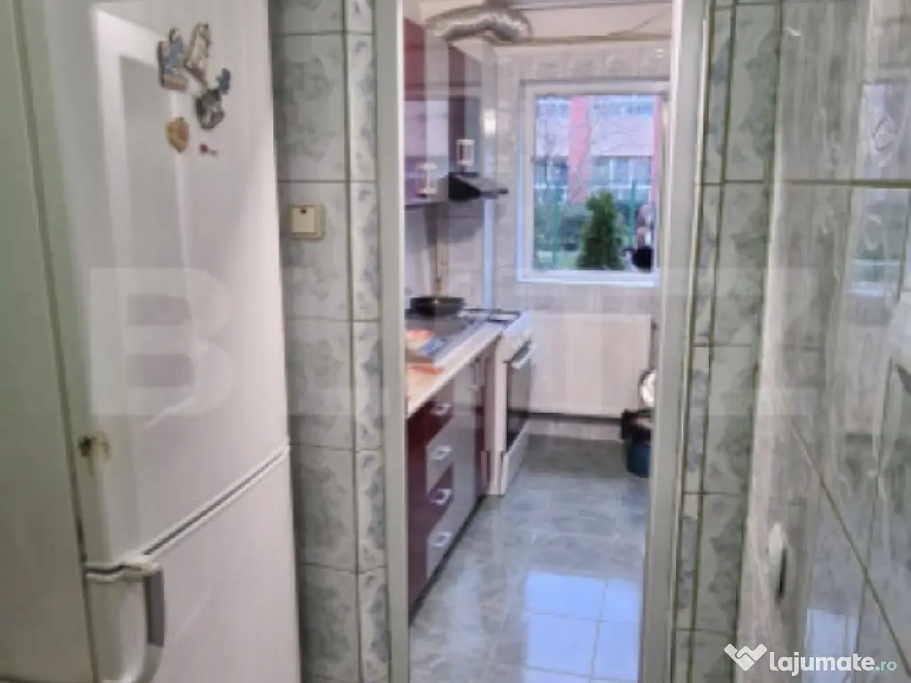 Apartament 3 camere, confort 1 semidecomandat – Titu, zona 