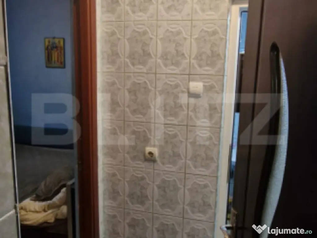 Apartament 3 camere, confort 1 semidecomandat – Titu, zona 