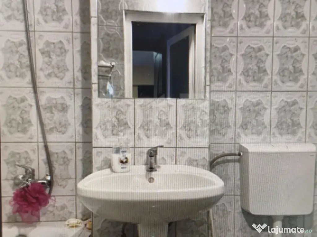 Apartament 3 camere, confort 1 semidecomandat – Titu, zona 