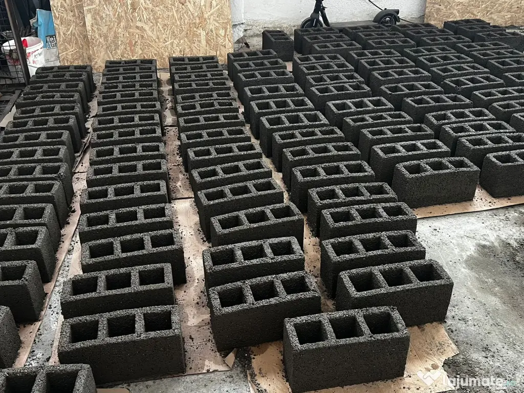 Vindem boltari si placi de gard!