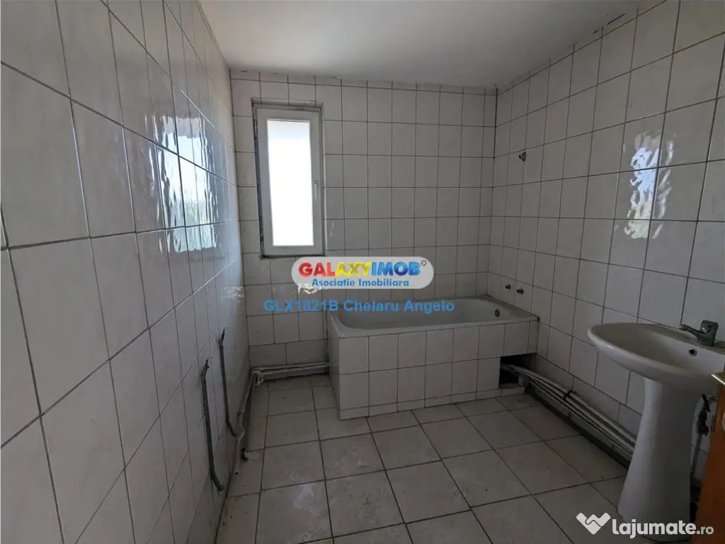 1 Decembrie,vila 5 cam ,P 1 pod, teren 1000 mp,an 2005 