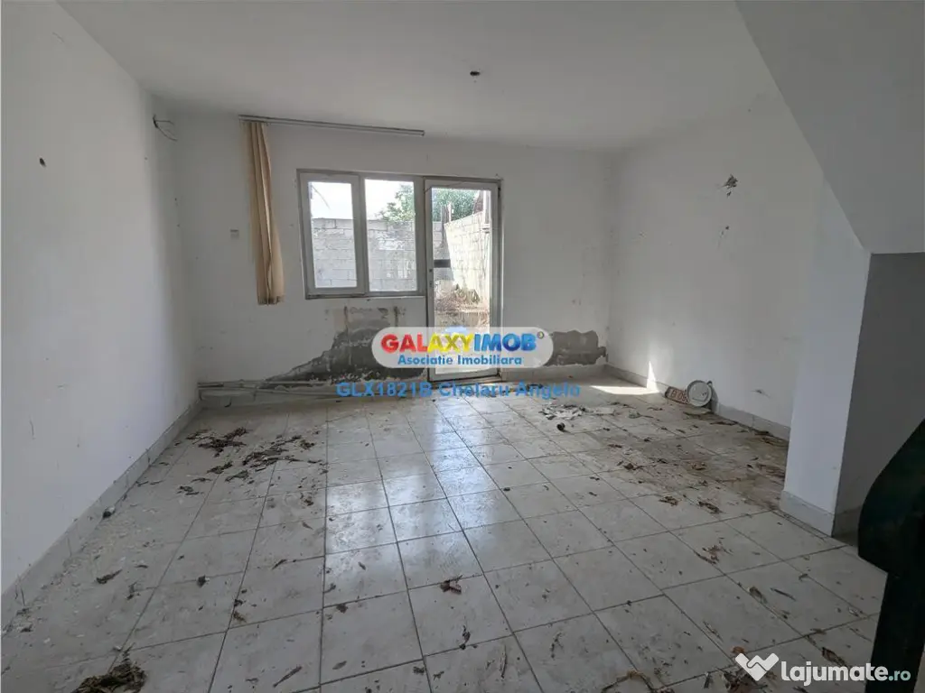 1 Decembrie,vila 5 cam ,P 1 pod, teren 1000 mp,an 2005 