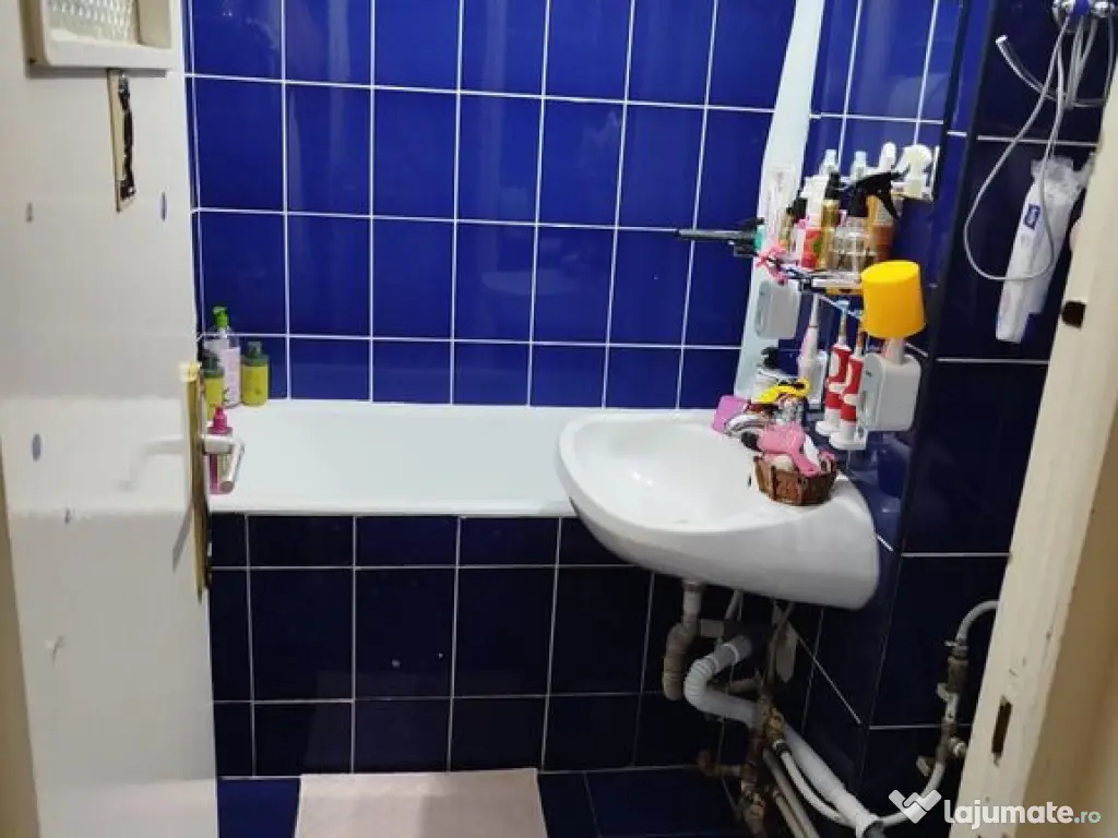 Apartament 3 camere de vânzare – Piața Centrală, etaj 3 