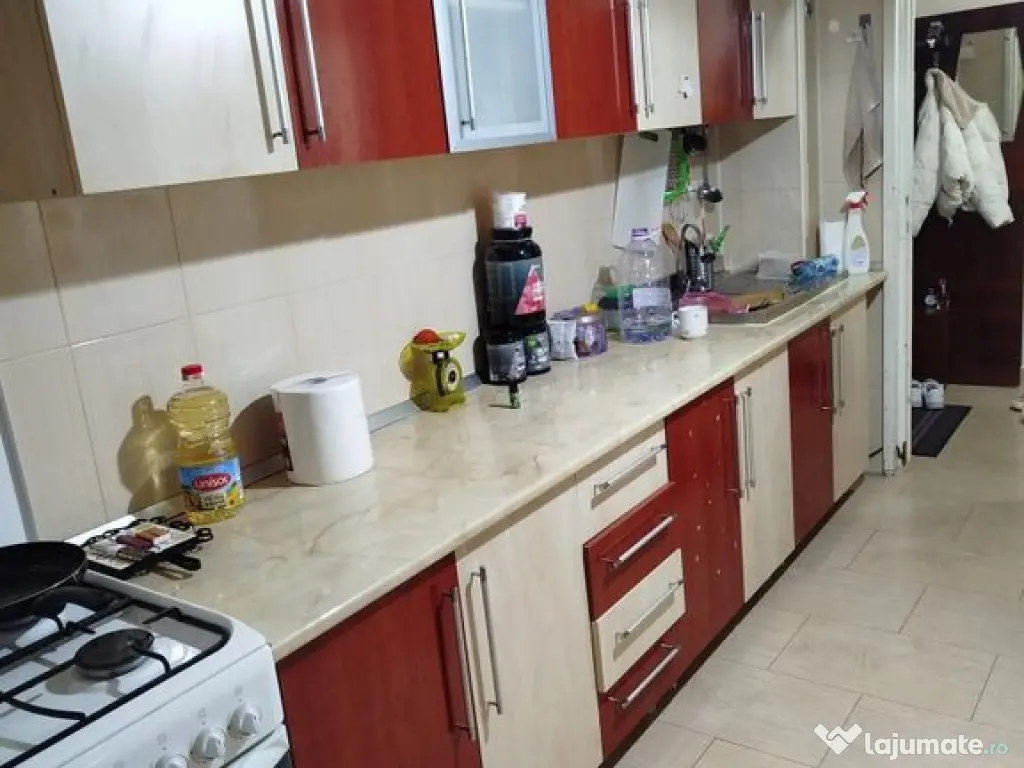Apartament 3 camere de vânzare – Piața Centrală, etaj 3 