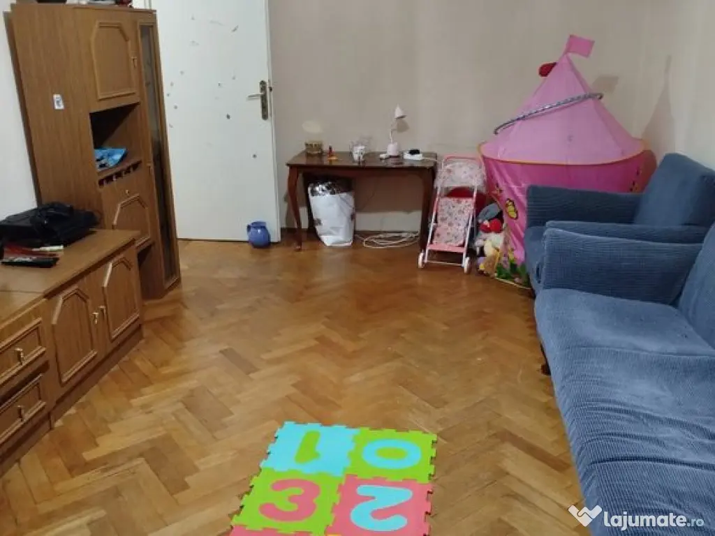 Apartament 3 camere de vânzare – Piața Centrală, etaj 3 