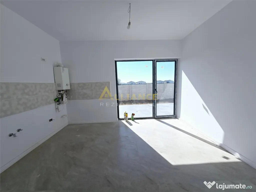 Vila individuala- panouri solare- 4 camere- 800m de STV - 4 