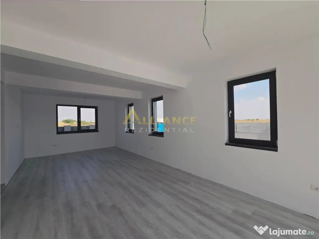 Vila individuala- panouri solare- 4 camere- 800m de STV - 4 