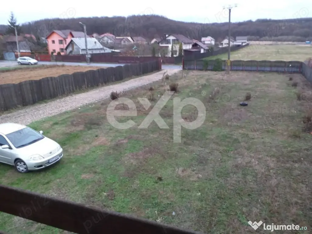 5000 mp teren + casa vacanta in Bascov 