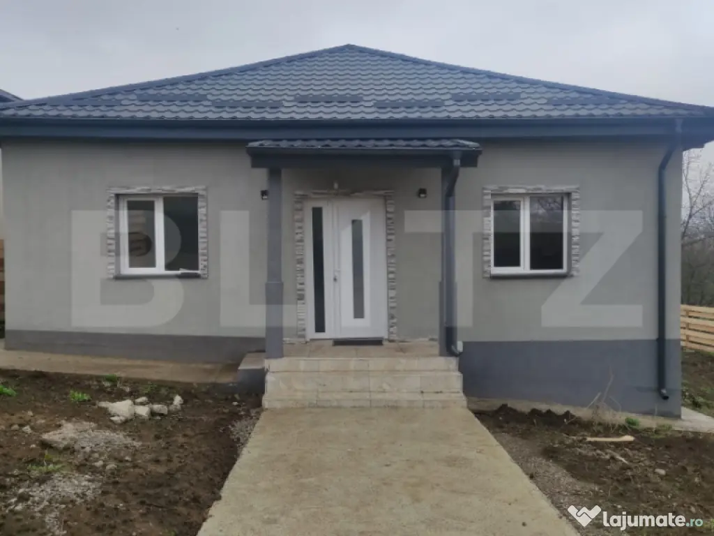 Casă de vânzare în Tomești – zonă centrală, lângă 