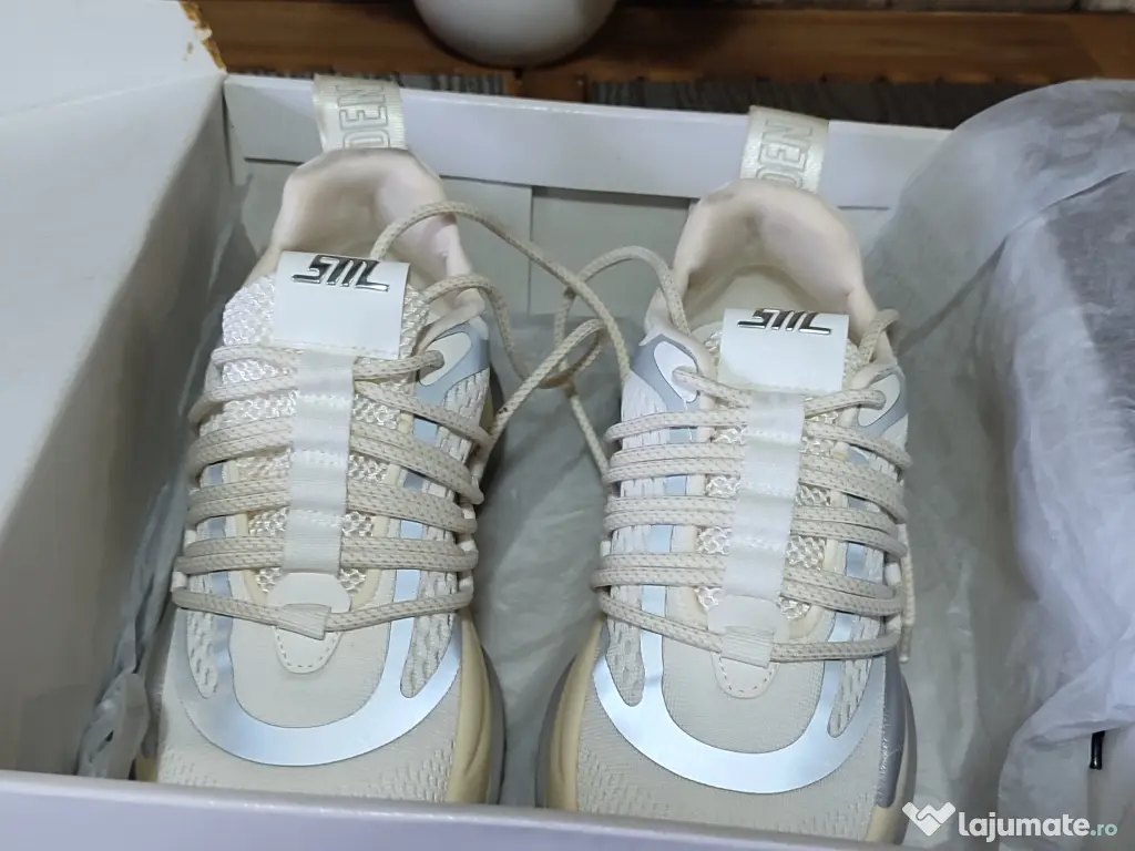 Adidași steve madden 