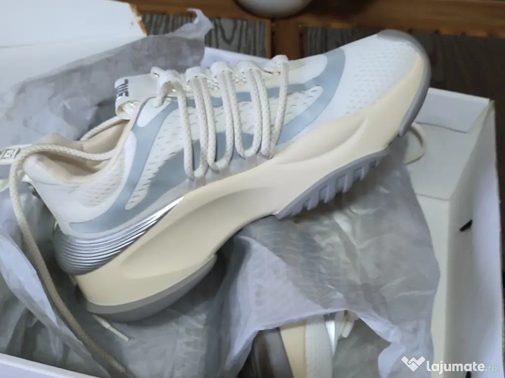 Adidași steve madden 