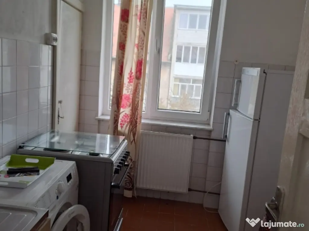 Închiriez apartament 2 camere decomandate zona Bălcescu