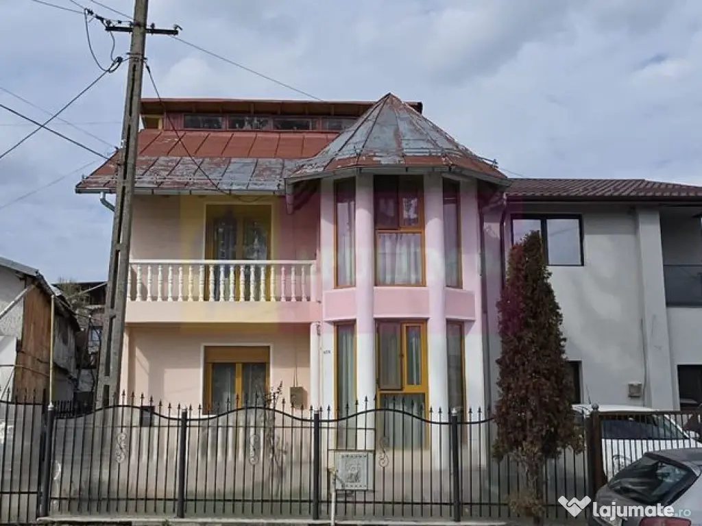 Casa de vanzare cu 3 camere in Poiana Campina 