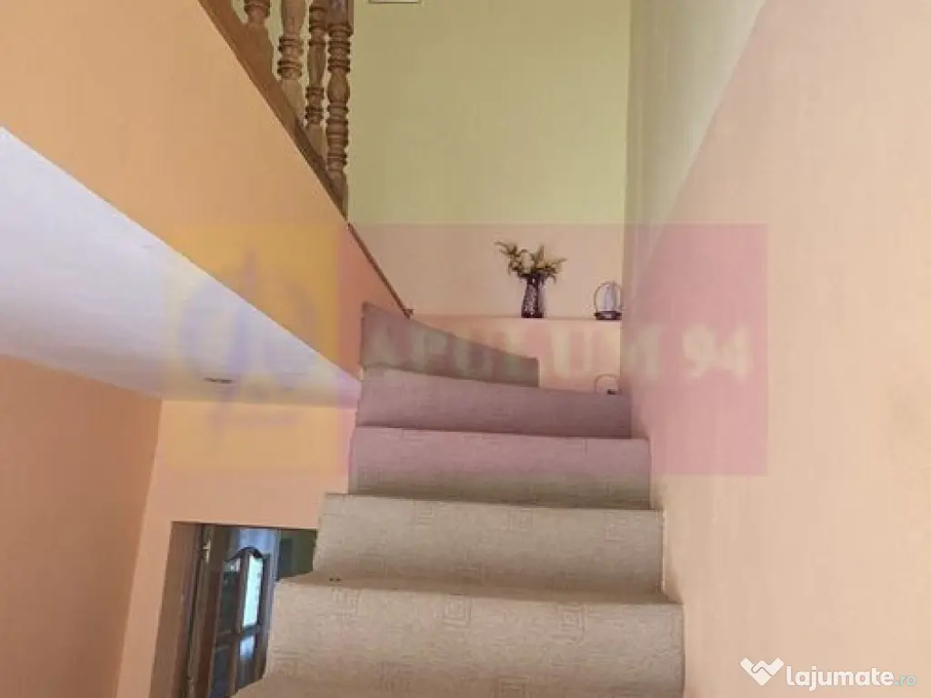 Casa de vanzare cu 3 camere in Poiana Campina 