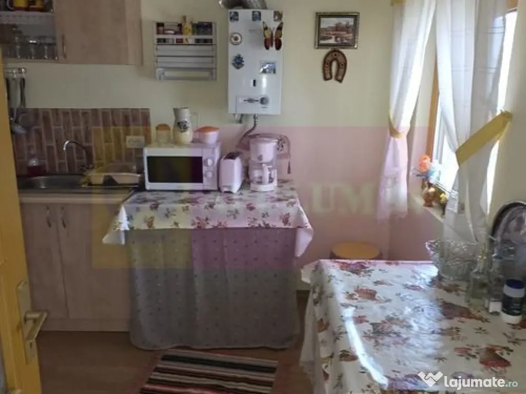 Casa de vanzare cu 3 camere in Poiana Campina 