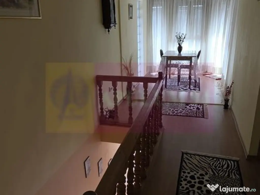 Casa de vanzare cu 3 camere in Poiana Campina 