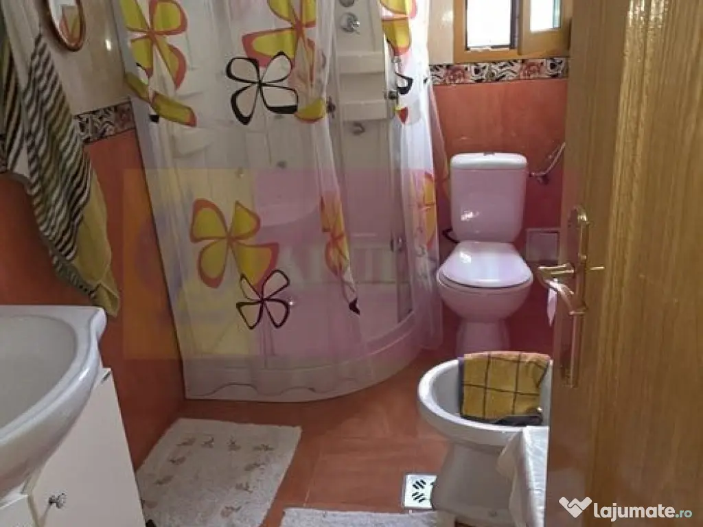 Casa de vanzare cu 3 camere in Poiana Campina 