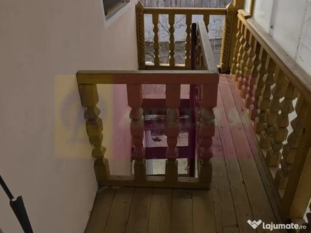 Casa de vanzare cu 3 camere in Poiana Campina 