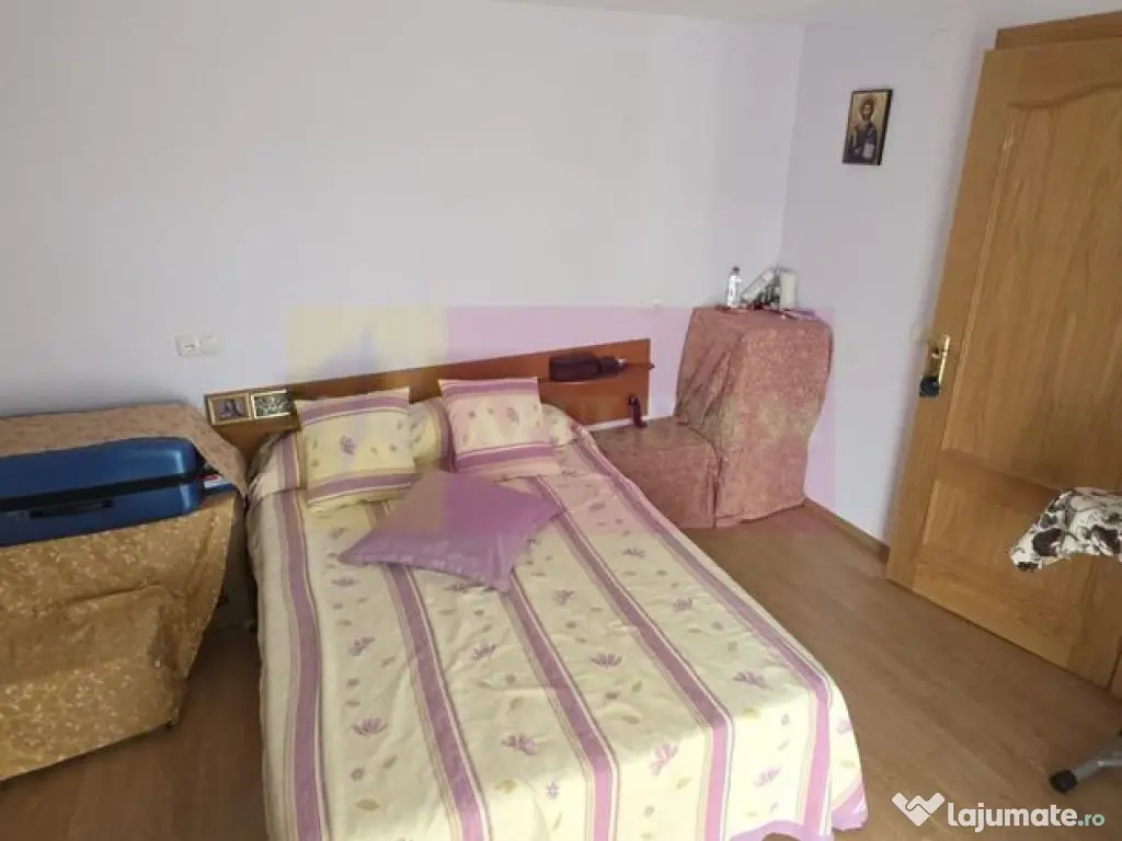 Casa de vanzare cu 3 camere in Poiana Campina 