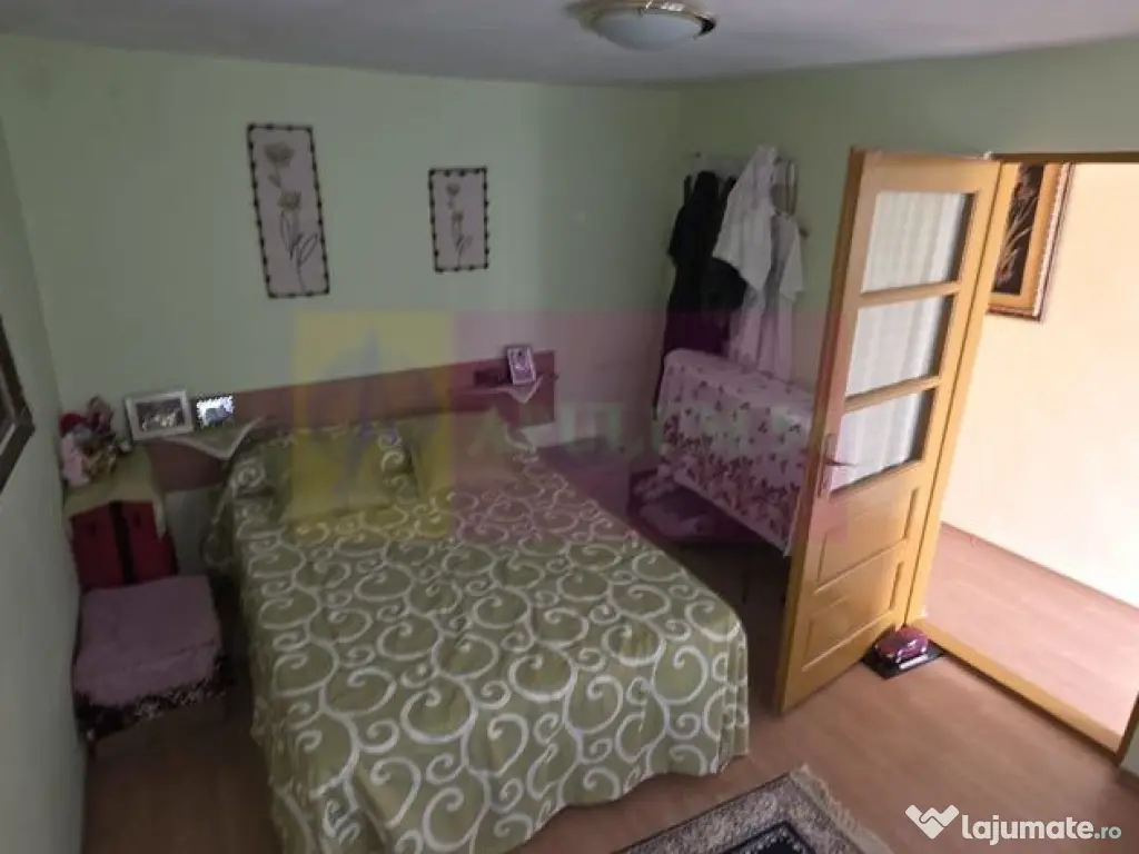 Casa de vanzare cu 3 camere in Poiana Campina 