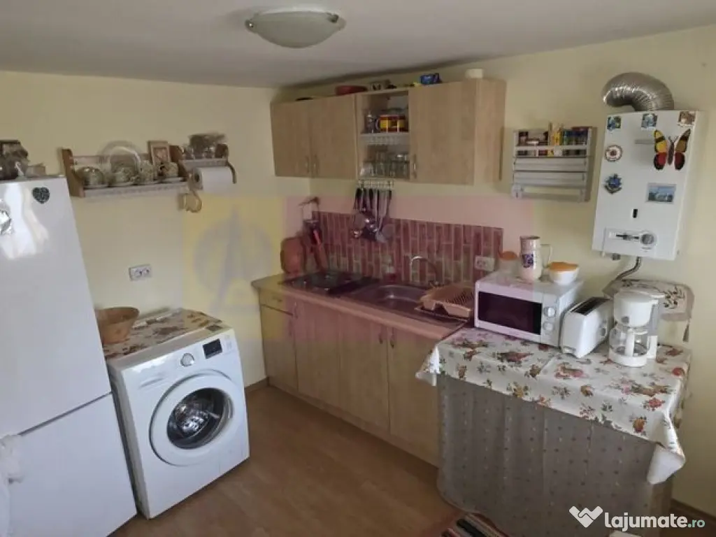 Casa de vanzare cu 3 camere in Poiana Campina 