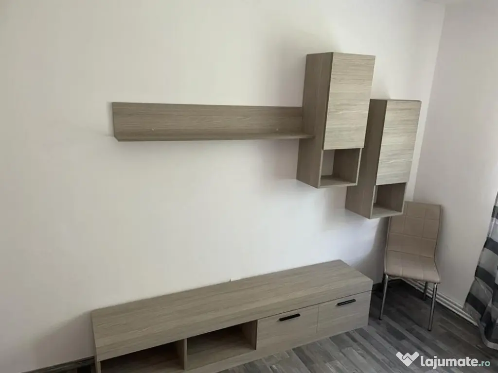 1 camera situat in zona Sagului - Turist