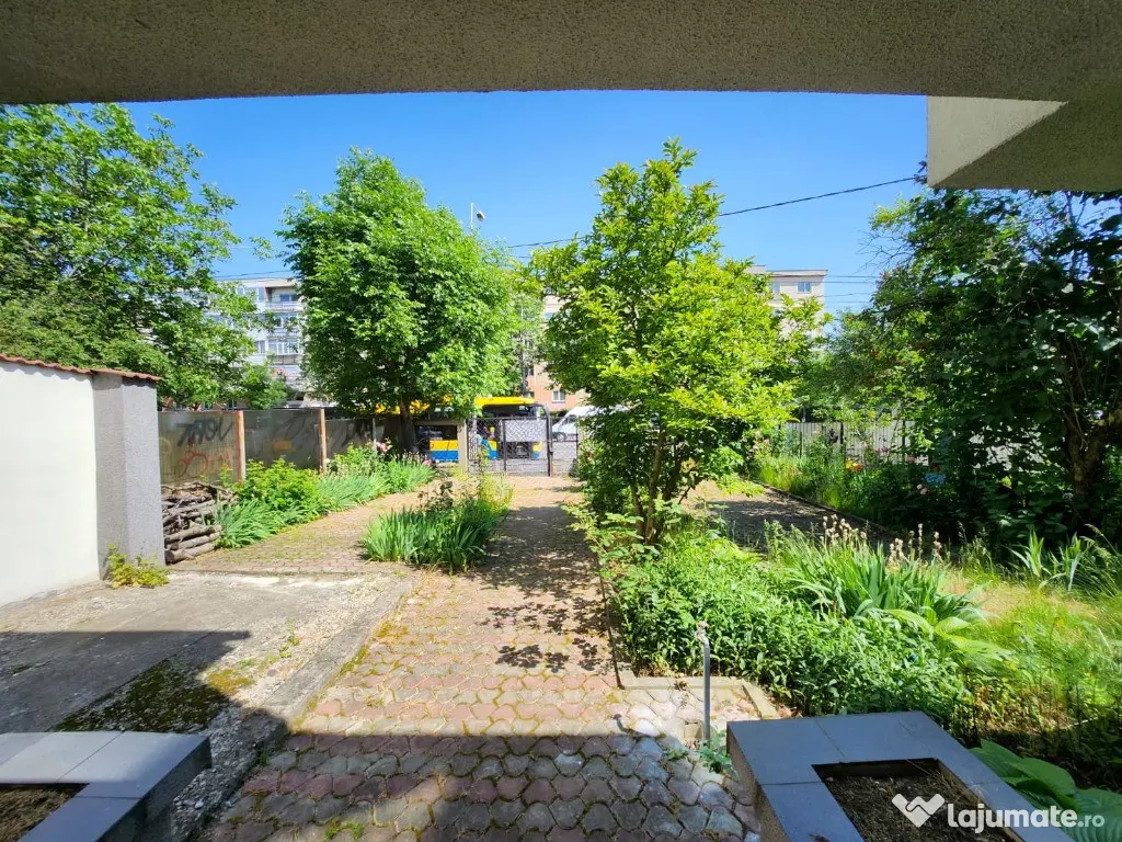 Cantacuzino MegaImage casa P+1 si teren 687 mp 