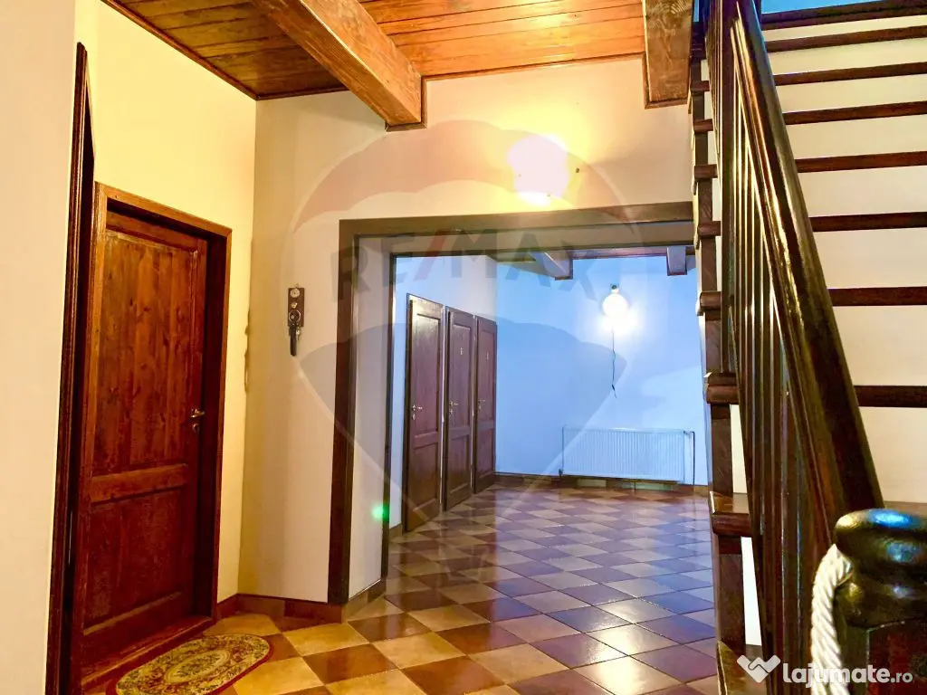 Pensiune cu 13 camere de vânzare in Bulz