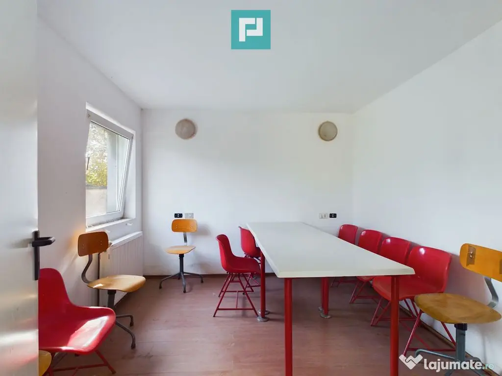 Spațiu industrial cu platformă betonată și teren 