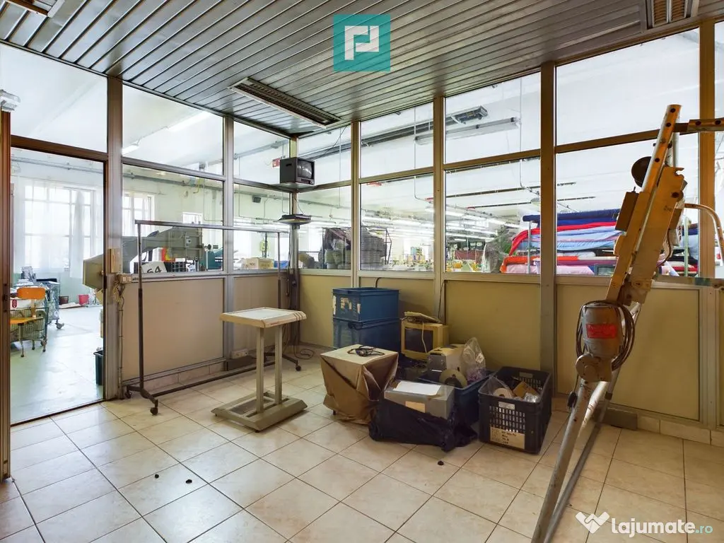 Spațiu industrial cu platformă betonată și teren 