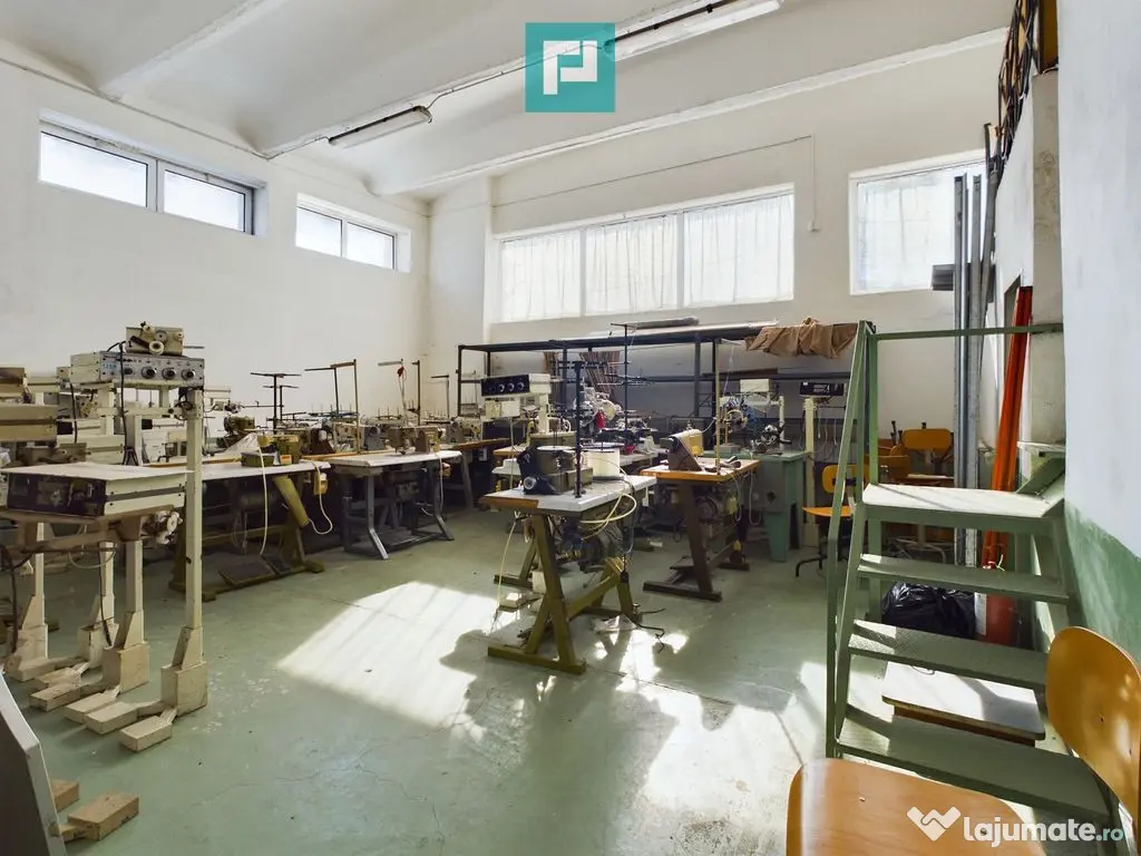 Spațiu industrial cu platformă betonată și teren 