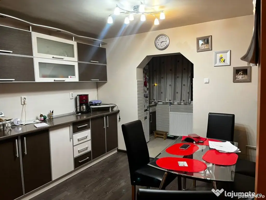 Apartamentul este situat in zona Freidorf 