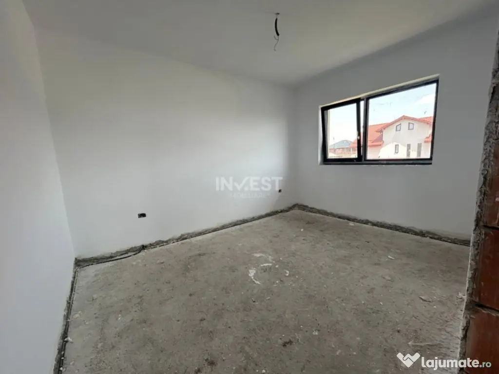 Casa de vanzare cu 4 camere, situata intre case, zona Popas