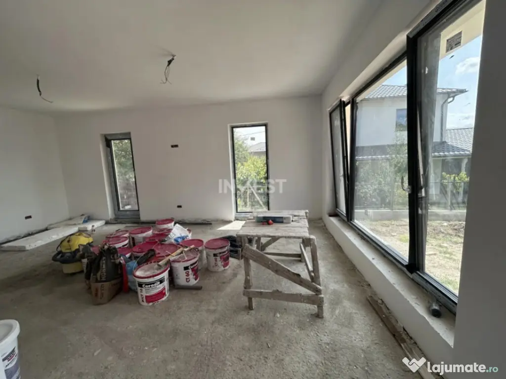 Casa de vanzare cu 4 camere, situata intre case, zona Popas