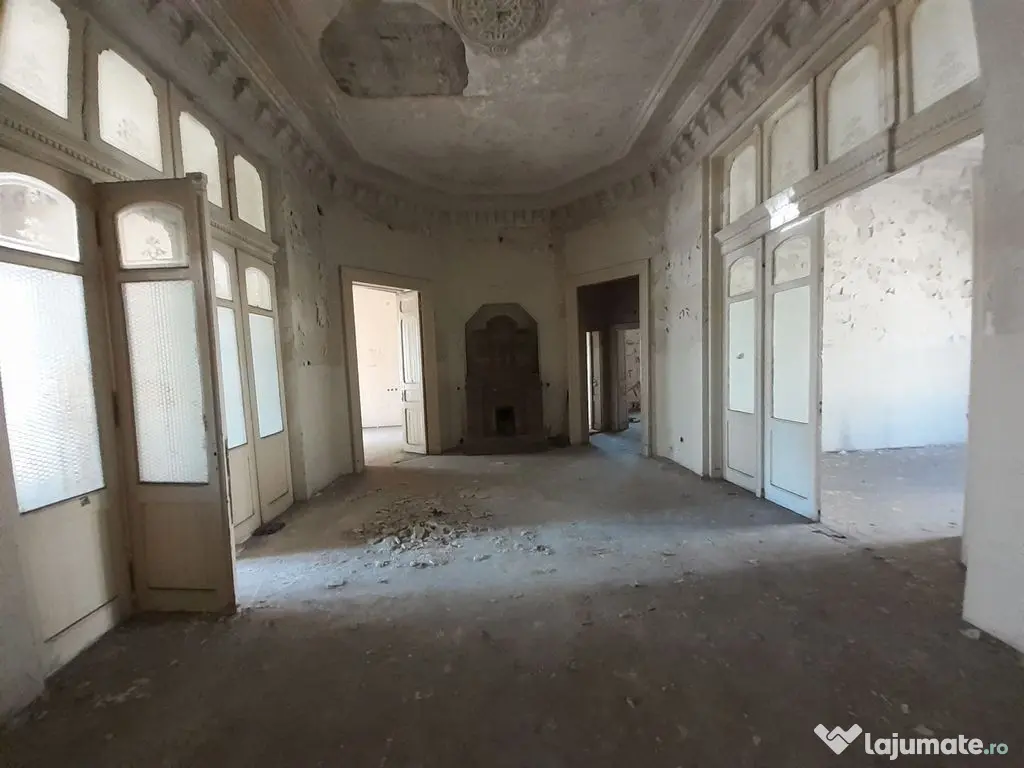 Casa in stil brancovenesc si teren 1750 mp in zona Piata ...