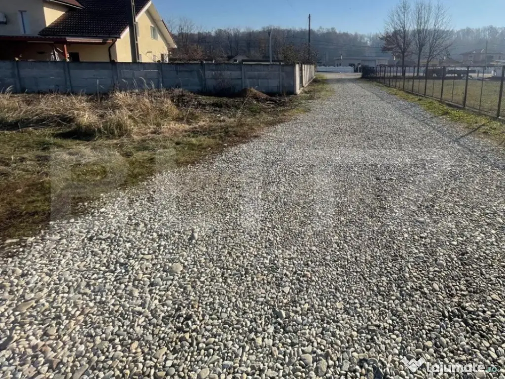 Teren intravilan cu o deschidere de 24ml, cu acces din DN 66 